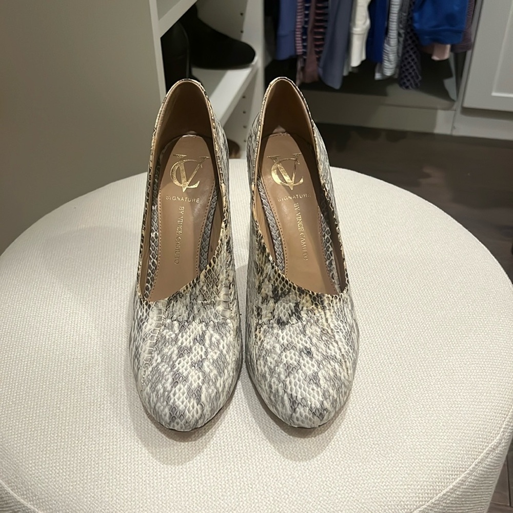 7.5 37.5 Vince Camuto Snakeskin Heel Shoe